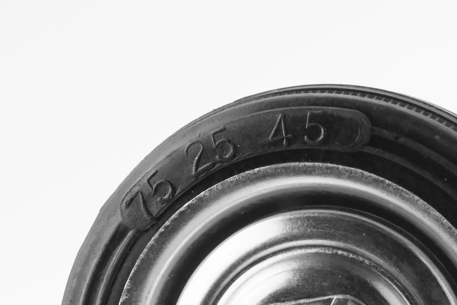 SCt 93 - Промышленное колесо 75 мм, болт М10 (поворотн., черн. рез., роликоподш.)
