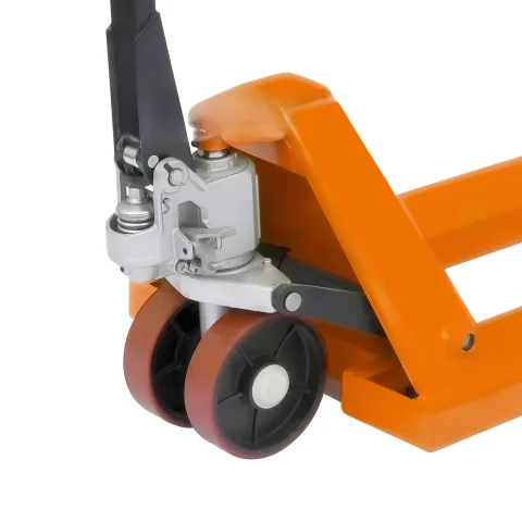 Что определяет реальный срок службы складской техники при работе с паллетами